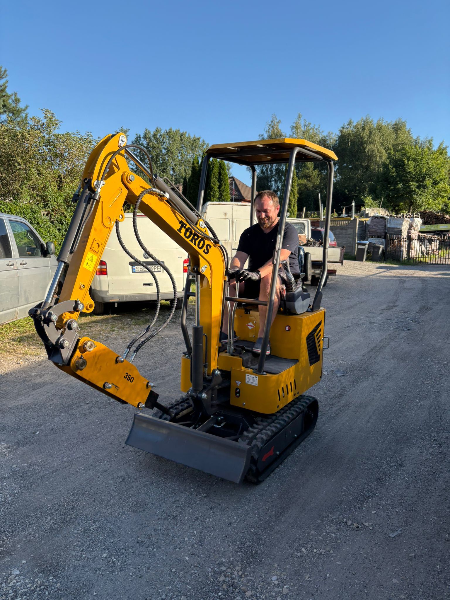 Últimos blogs de la empresa sobre Mini excavadora vs. cargadora de deslizamiento: ¿Qué máquina es mejor para su sitio de trabajo?